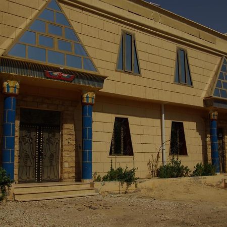 فندق أهرامات الأقصر المظهر الخارجي الصورة