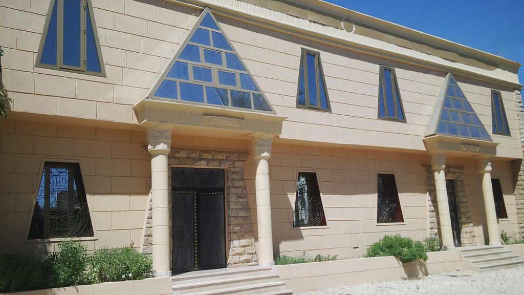 فندق أهرامات الأقصر المظهر الخارجي الصورة