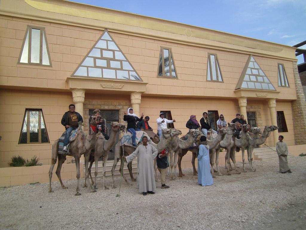 فندق أهرامات الأقصر المظهر الخارجي الصورة
