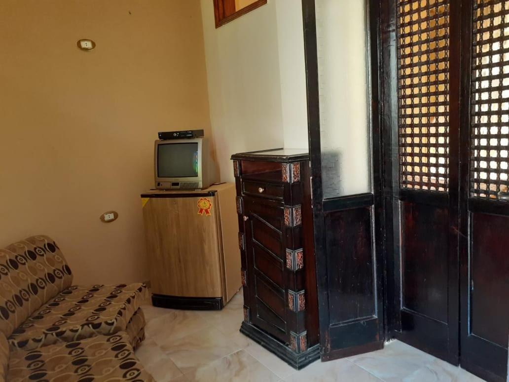 فندق أهرامات الأقصر المظهر الخارجي الصورة